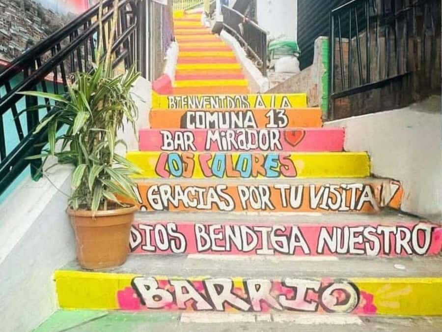 Comuna 13: Recorrido de Arte Urbano, Cultura y Resiliencia - Why Comuna 13’s escalators and viaduct are the real “route”