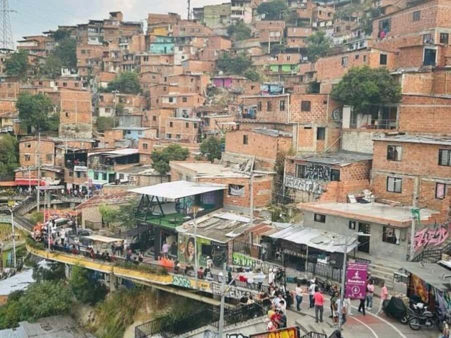 Comuna 13: Recorrido de Arte Urbano, Cultura y Resiliencia - The return plan: views on the way back and a 15-minute hop-on stop