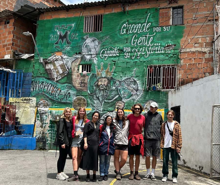 Comuna 4 - Moravia Tour - Small Group, Real Voices: What Makes This Tour Different