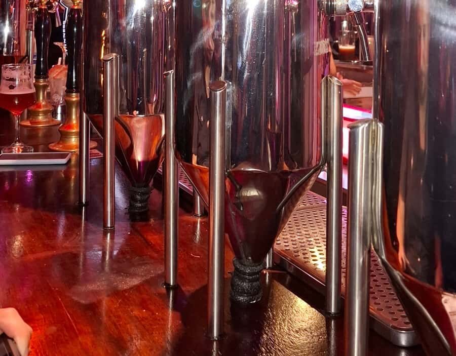 Craft Beer Pub Crawl in Cali - Three pours, three neighborhoods: what this craft beer crawl is really about
