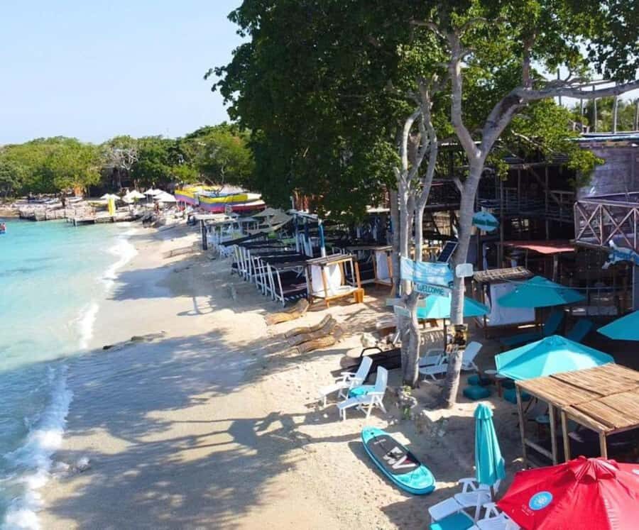 Day Pass in Barú - Umbrellas, loungers, and beach games: what the day pass gives you