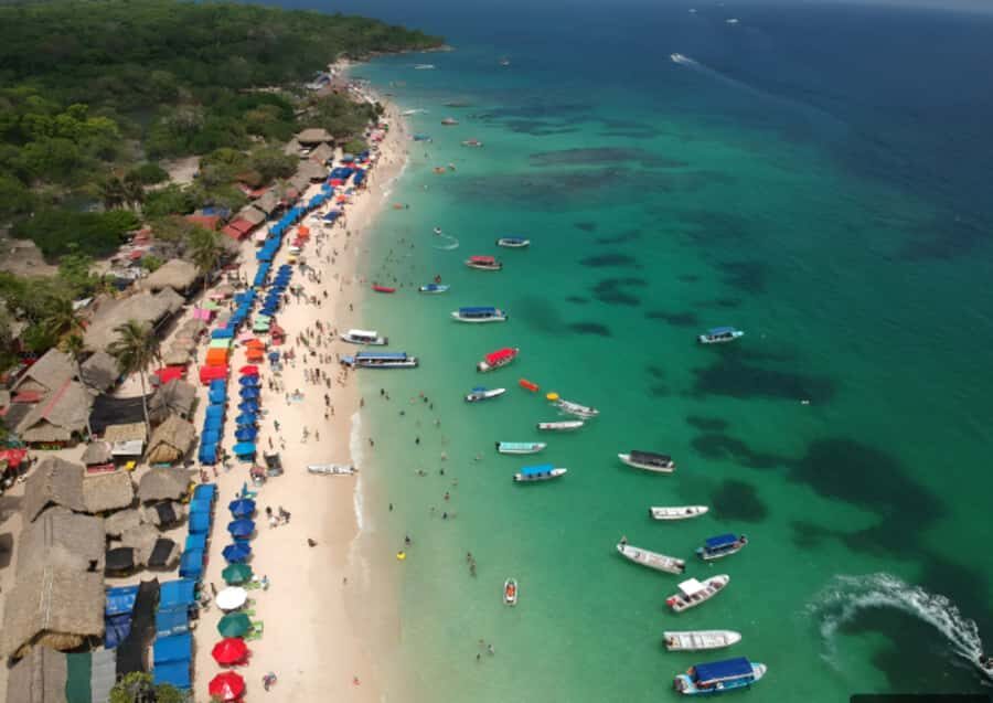 Daytour to Playa Tranquila VIP with Parasols, Lunch by bus! - Getting to Barú: the bus-and-speedboat rhythm