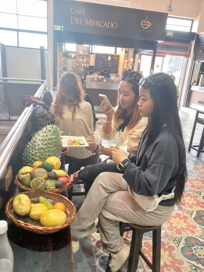 Free Walking Tour Bogotá: Arte, Historia y Café - Parque de los Periodistas and the eastern hills viewpoint: thinking place, not just scenery