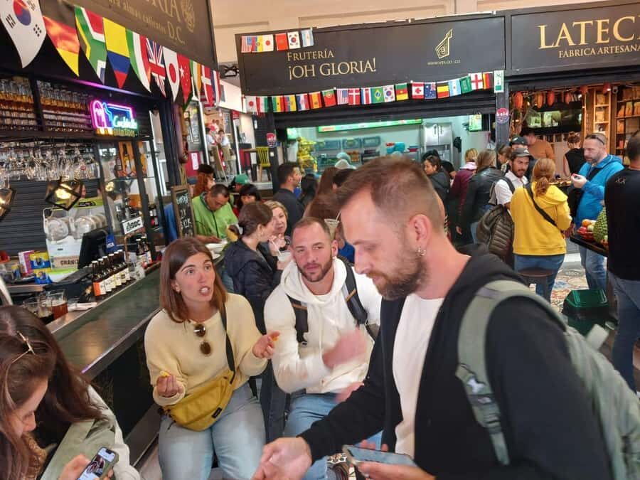 Free Walking Tour Bogotá: Arte, Historia y Café - La Concordia Market Square: fruit and juice tastings with a real point