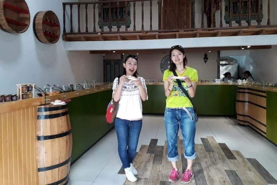 From Medellín: El Retiro Private Tour with Food Tastings - El Retiro Lunch by the Waterfall: The Break in Your Driving Day