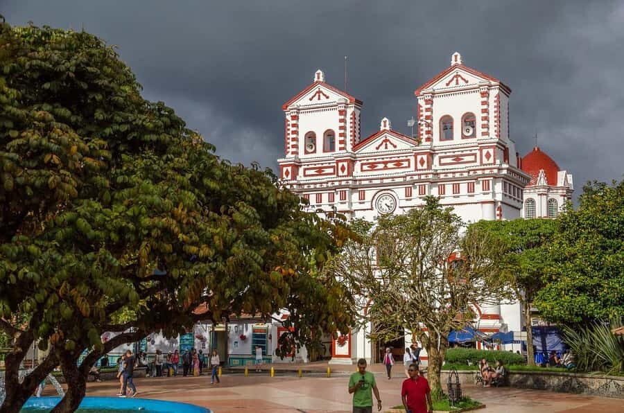 From Medellín: Guatape Private Tour, El Peñol, Boat Ride - Getting rolling from Medellín: comfort and a real start time