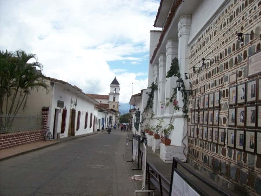 From Medellín: Private Santa Fe de Antioquia Tour - El Poblado pickup and the first break: get your bearings fast