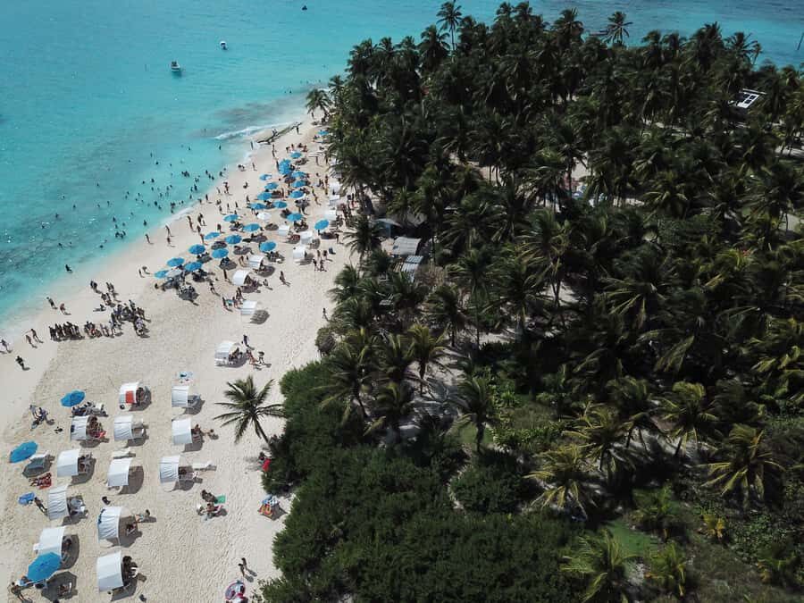 From San Andrés: Speedboat Tour to Johnny Cay Island - The quick speedboat intro: short ride, real sea day