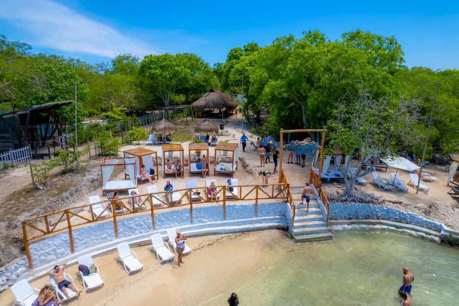 Full day at isla encantada beach - Beach reality check: coral entries and shallow water