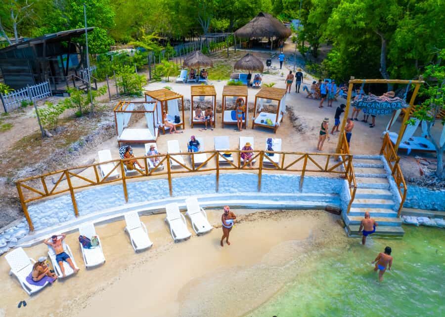 Full day at isla encantada beach - Lunch and facilities: included basics that actually matter