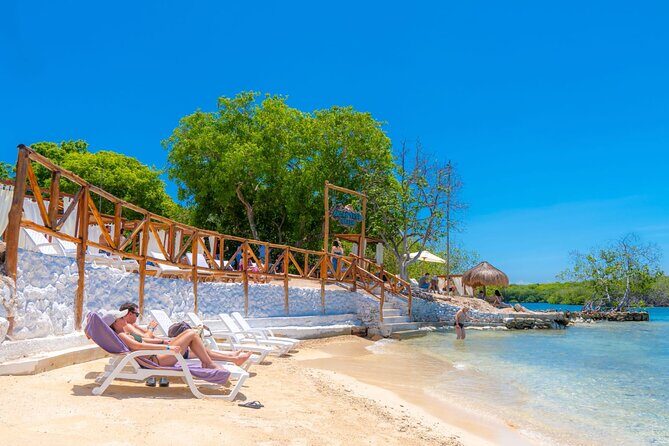 Full Day by the islands of the Rosary Cartagena - Isla Grande snorkeling: the short swim that does the job