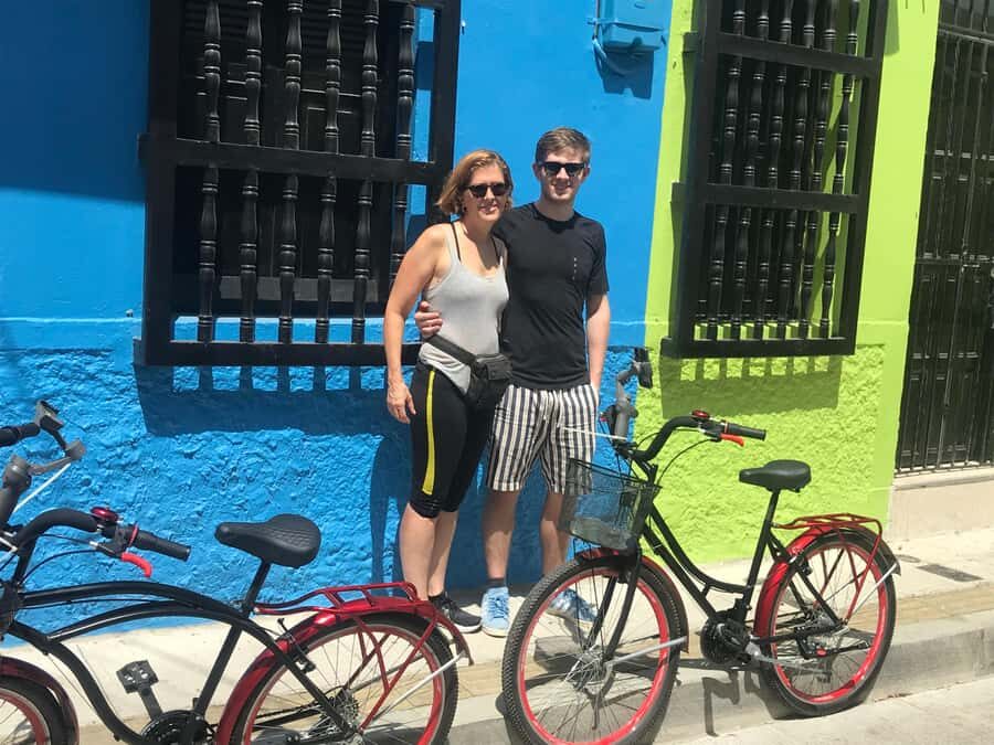 FUN BIKE RIDE WITH LUNCH AT ANTHONY BOURDAIN FAVORITE SPOT - Bazurto Market lunch: the Anthony Bourdain-style centerpiece