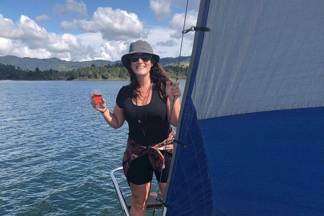 Go Sailing Guatape - The sailing part: basic skills, dock maneuvering, and captain talk