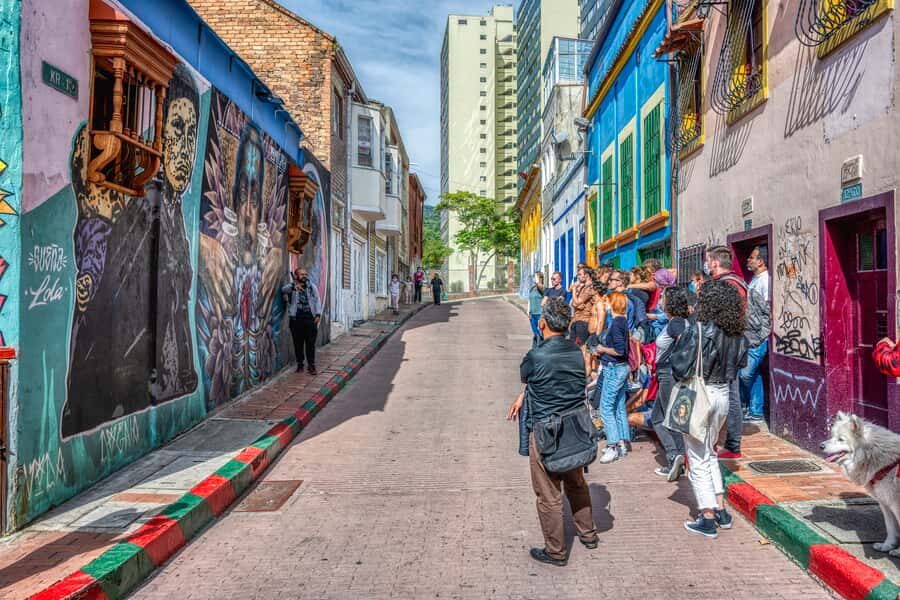 Graffiti Tour: a fascinating walk through a street art City - The tallest illegal graffiti in Colombia: what to look for