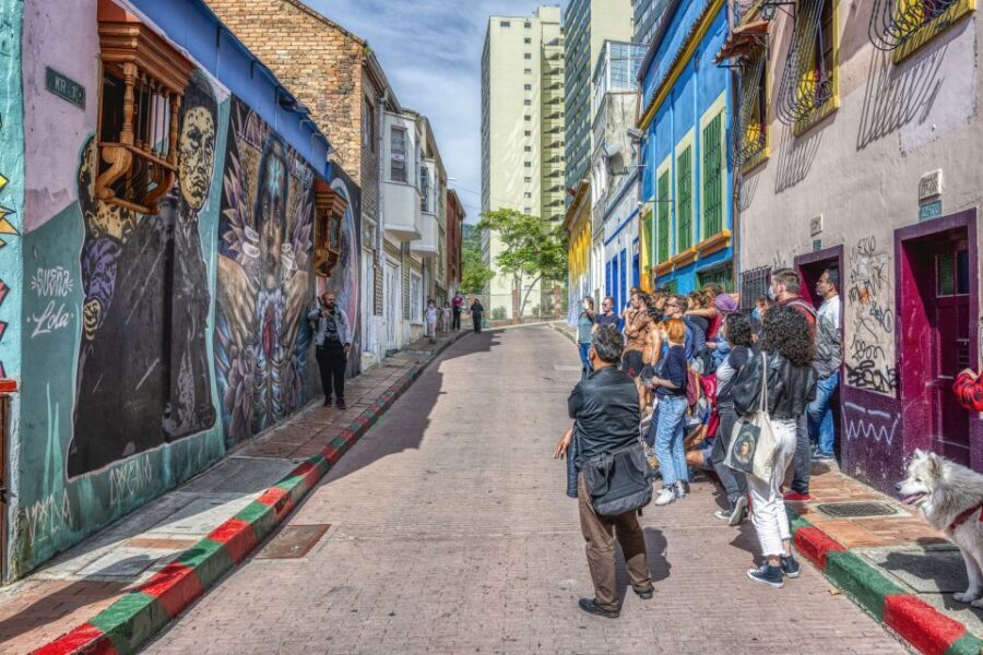 Graffiti Tour: a fascinating walk through a street art City - False positives and community resilience in the face of removal