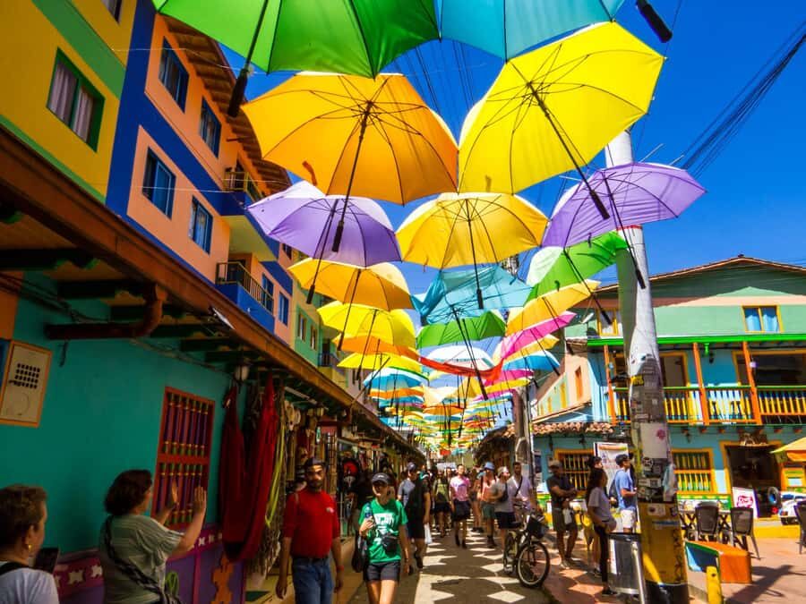 Guatape and El Peñol Rock Tour: Private or Shared - Guatapé town: the guided walk you’ll actually use
