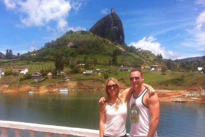 Guatape and Peñol Rock Full-Day Tour - Stop 1: Laguna de Guatapé and Pueblo de los Zócalos