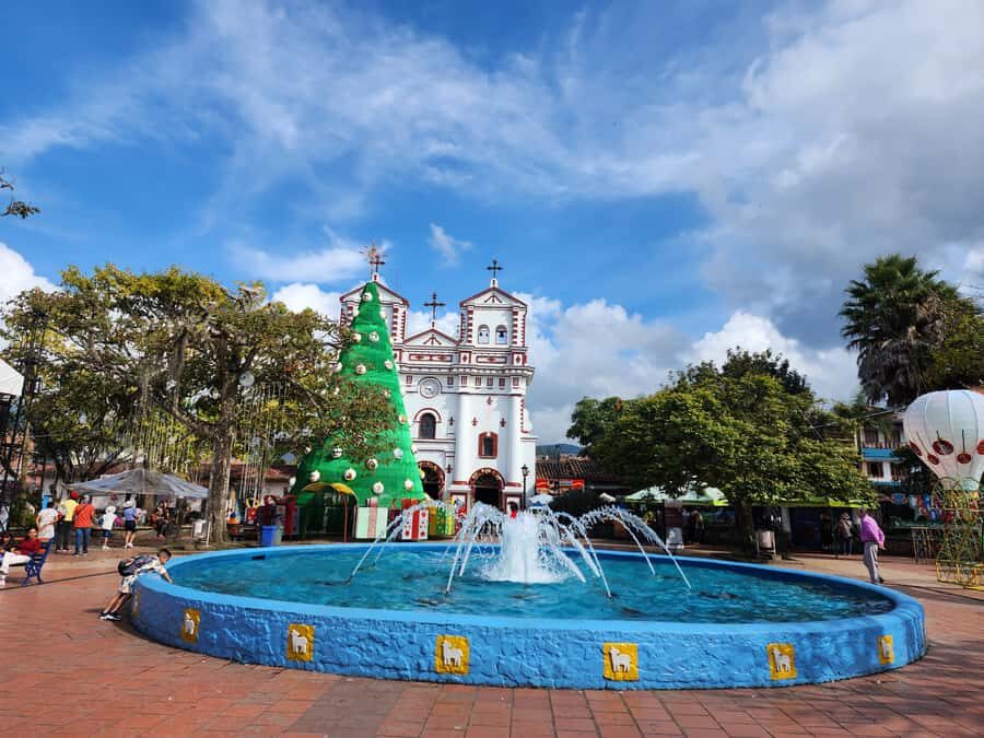 Guatape Coffee Villa including Rock Town & Waterfall - From Medellín to Guatapé: the ride that sets the mood