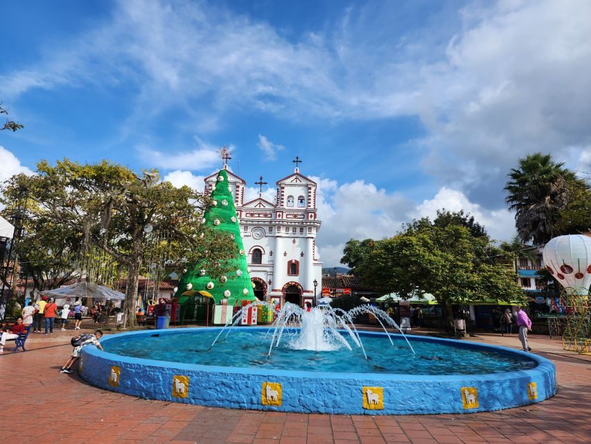 Guatape Coffee Villa including Rock Town & Waterfall - Lunch by the lake and Guatapé town plaza: culture with color and easy wandering