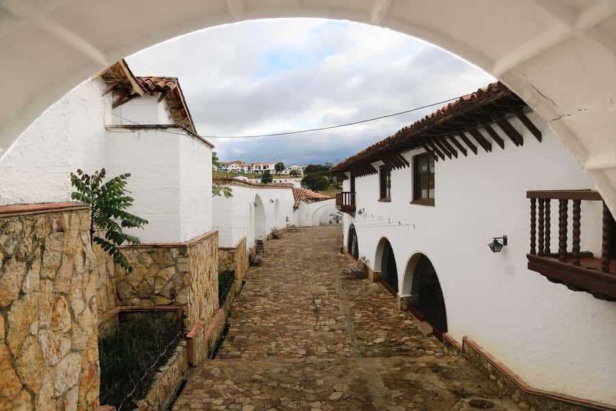 Guatavita: Tour to Guatavita Lagoon, the Village and Casa Loca - Guatavita Lagoon: Where the El Dorado legend feels real