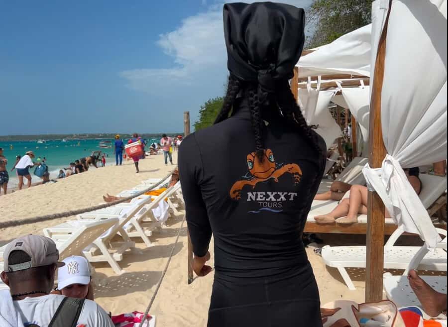 Isla Barú: Beach Club Access and Tour of the National Aviary - Price and value: why this tour is often a fair deal