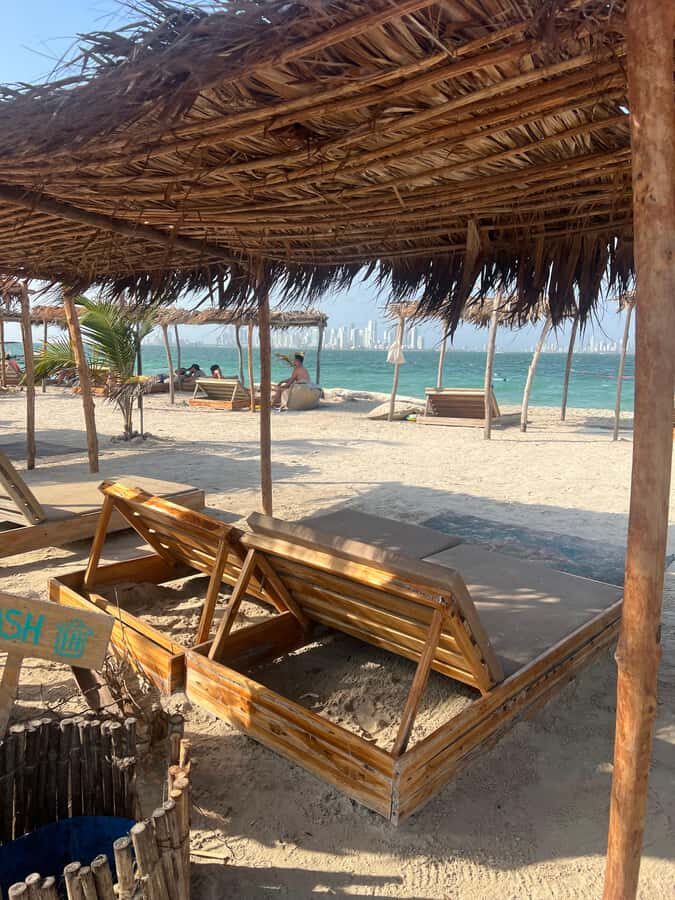 Isla Tierra Bomba beach club: Day Pass with typical food - What the 7-hour day feels like (and how to time it)