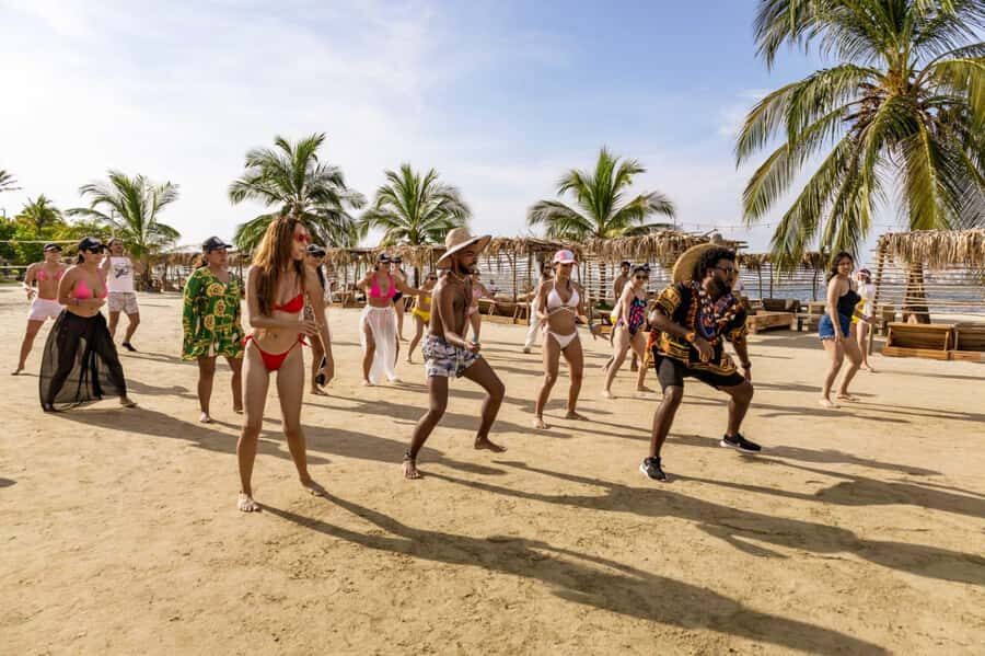 Isla Tierra Bomba beach club: Day Pass with typical food - Price and value: what you’re really paying for