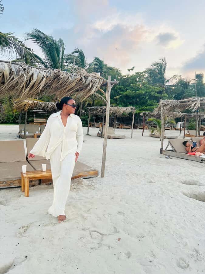 Isla Tierra Bomba beach club: Day Pass with typical food - Who should book this beach day pass