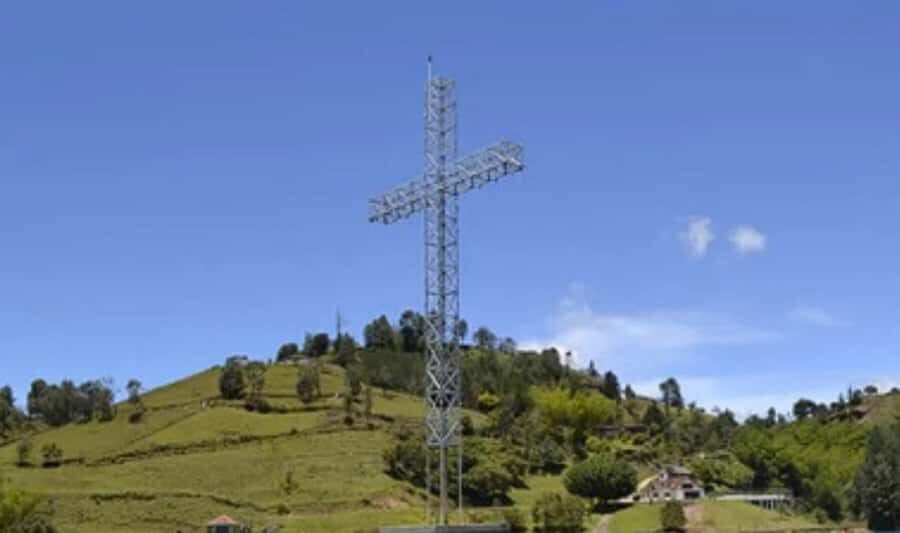 Luxury boat ride - Guatapé - Peñol and the reservoir around Guatapé: why the angle matters