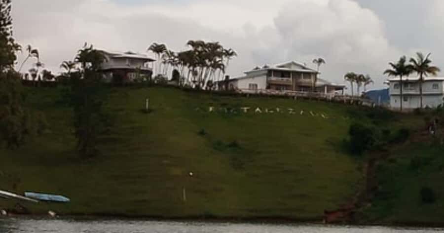 Luxury boat ride - Guatapé - Meeting in Guatapé: how to make the start smooth