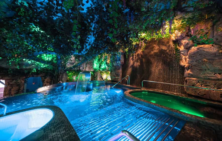 MedelIín: Full Body Massage and Water Therapy Experience - Where the Day Starts: Clínica Antienvejecimiento Check-In