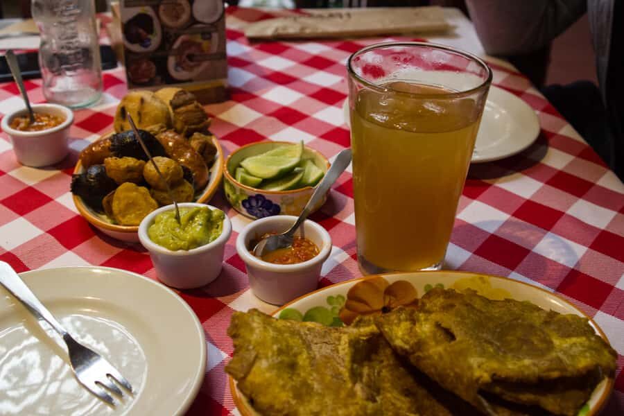 Medellín: 4-Hour Gastronomic Wonders Tour - Parque Bolívar and the Metropolitan Cathedral: the tour’s “breathing space”