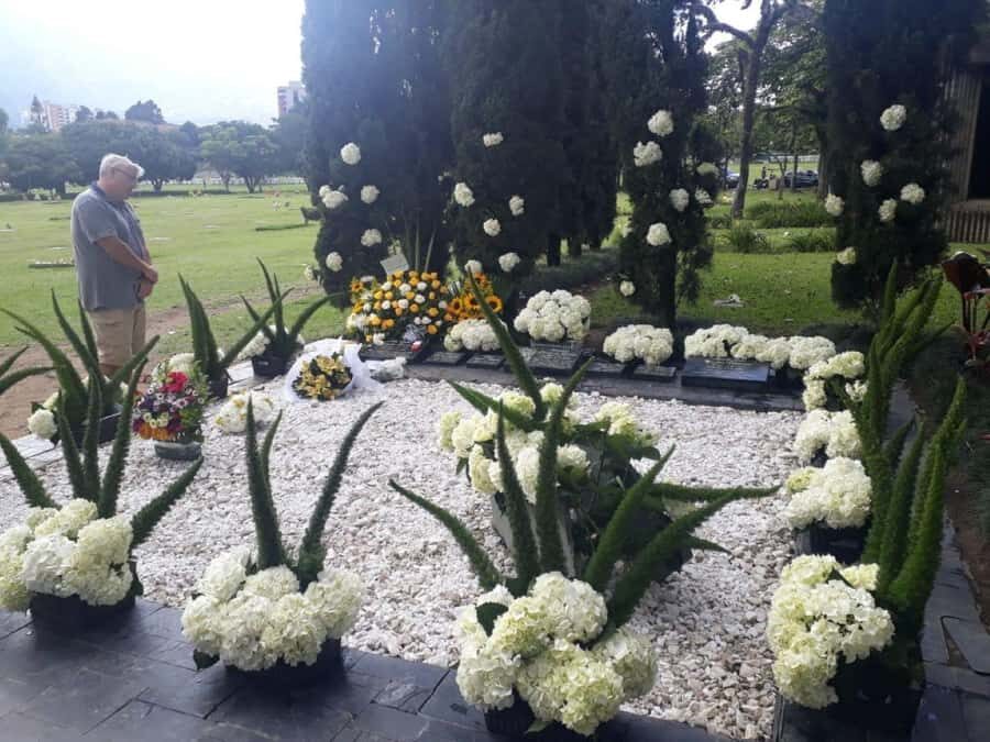 Medellín: 5.5-Hour Guided Private City Tour - Monaco Memorial Park: Remembering Victims Where a Residence Stood