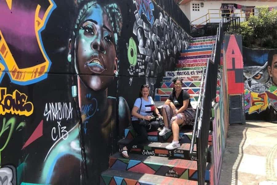 Medellín: 5.5-Hour Guided Private City Tour - Rooftop House Where He Died and the Cemetery Where He Lies