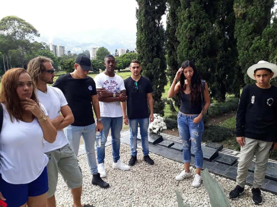Medellin and Guatape Full Day Pablo Escobar Tour - The Escobar Stops in Medellín: More Than Just Photos