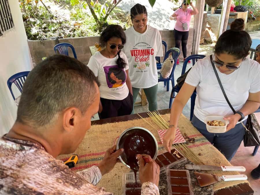 Medellín: Chocolate Tour & Exfoliation in beautiful river - Cocoa butter exfoliation and waterfall massage: the practical how-to