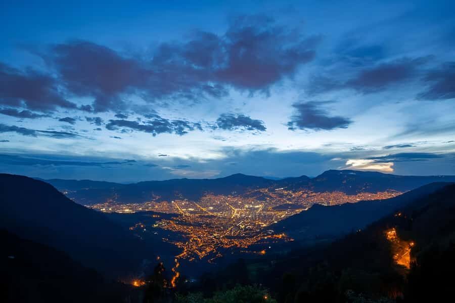 MEDELLIN: CITY TOUR CITY NIGHT TOUR + OPEN BAR - Medellín after dark: why this route works so well