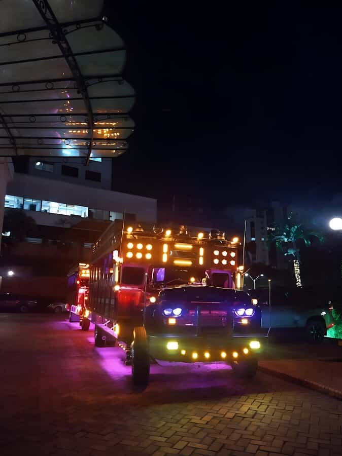 MEDELLIN: CITY TOUR CITY NIGHT TOUR + OPEN BAR - Golden Mile to Provenza: the step up in style