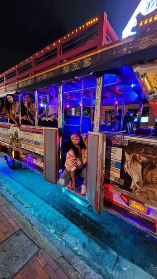 MEDELLIN: CITY TOUR CITY NIGHT TOUR + OPEN BAR - Is this chiva rumbera tour for you?