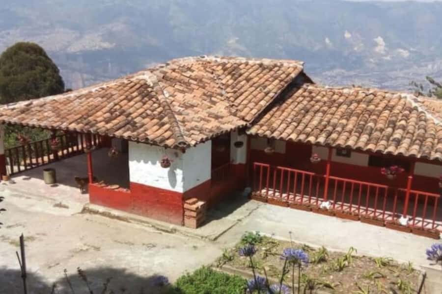 Medellin: Coffee Farm Tour & Spa with Overnight Glamping - Coffee tasting with different methods and a certificate