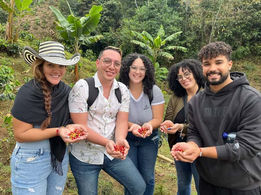 Medellín: Coffee Tour Experience at a Coffee Farm - Meeting your coffee guide (Leonore) and settling into the Andean coffee story