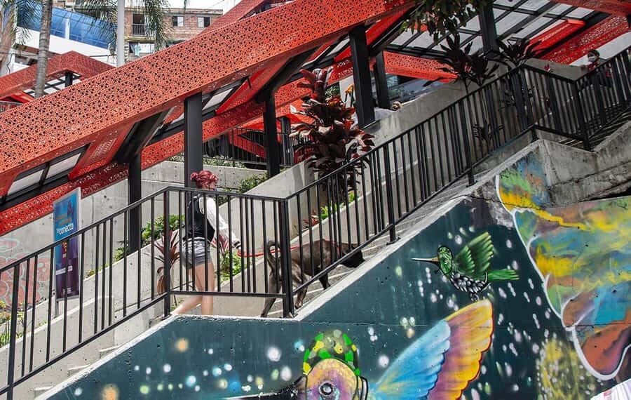 Medellin Commune 13: art, war, love, hate and resilience. - Mango ice cream and everyday life: the small moment that adds humanity