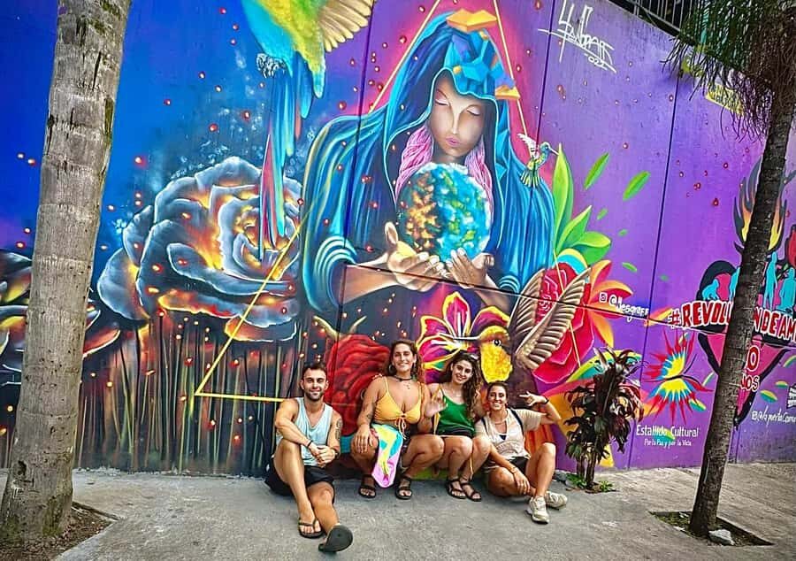Medellín: Comuna 13 (Graffitour) Discover the Transformation - Comuna 13 graffiti tours: what transformation looks like