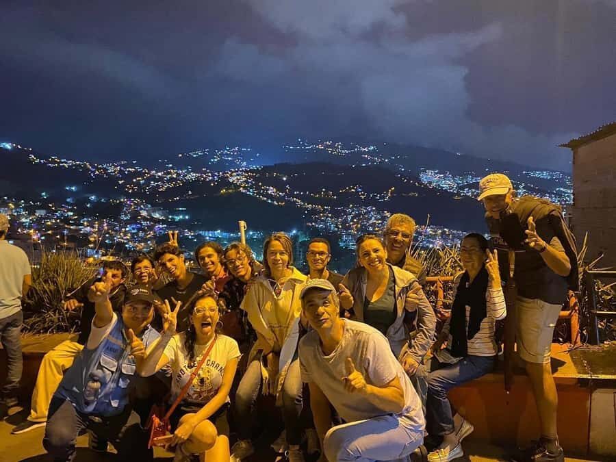 Medellín: Comuna 13 (Graffitour) Discover the Transformation - The first 30 minutes: safety briefing and how the tone sets