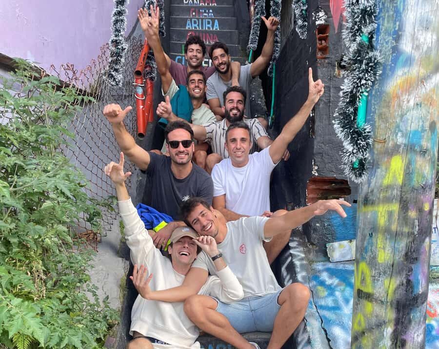 Medellín: Comuna 13 (Graffitour) Discover the Transformation - Escalas eléctricas: the escalators become the story