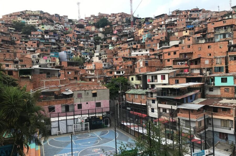 Medellín: Comuna 13 (Graffitour) Discover the Transformation - Artist performance zone: street energy on a human scale