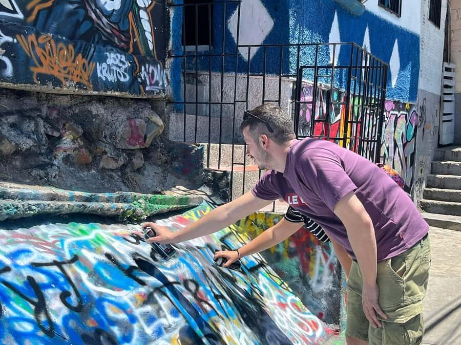 Medellín: Comuna 13 (Graffitour) Discover the Transformation - Best-for-night-viewpoint: take the city in slowly