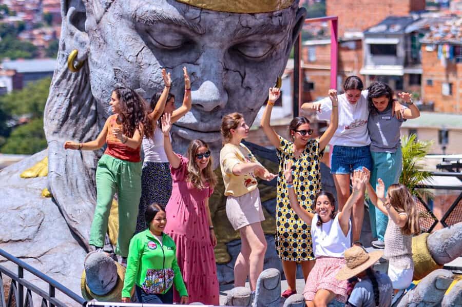 Medellín Comuna 13 local guides snacks and your own graffiti - Art galleries of local artists: see the work up close
