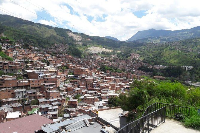 Medellín & Comuna 13 Private Tour - Getting from El Poblado to Comuna 13 without wasting time
