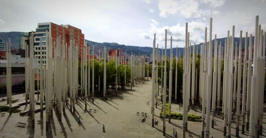 Medellin downtown: History and culture through fun stories - Parque de las Luces: a good first reset in the middle of downtown